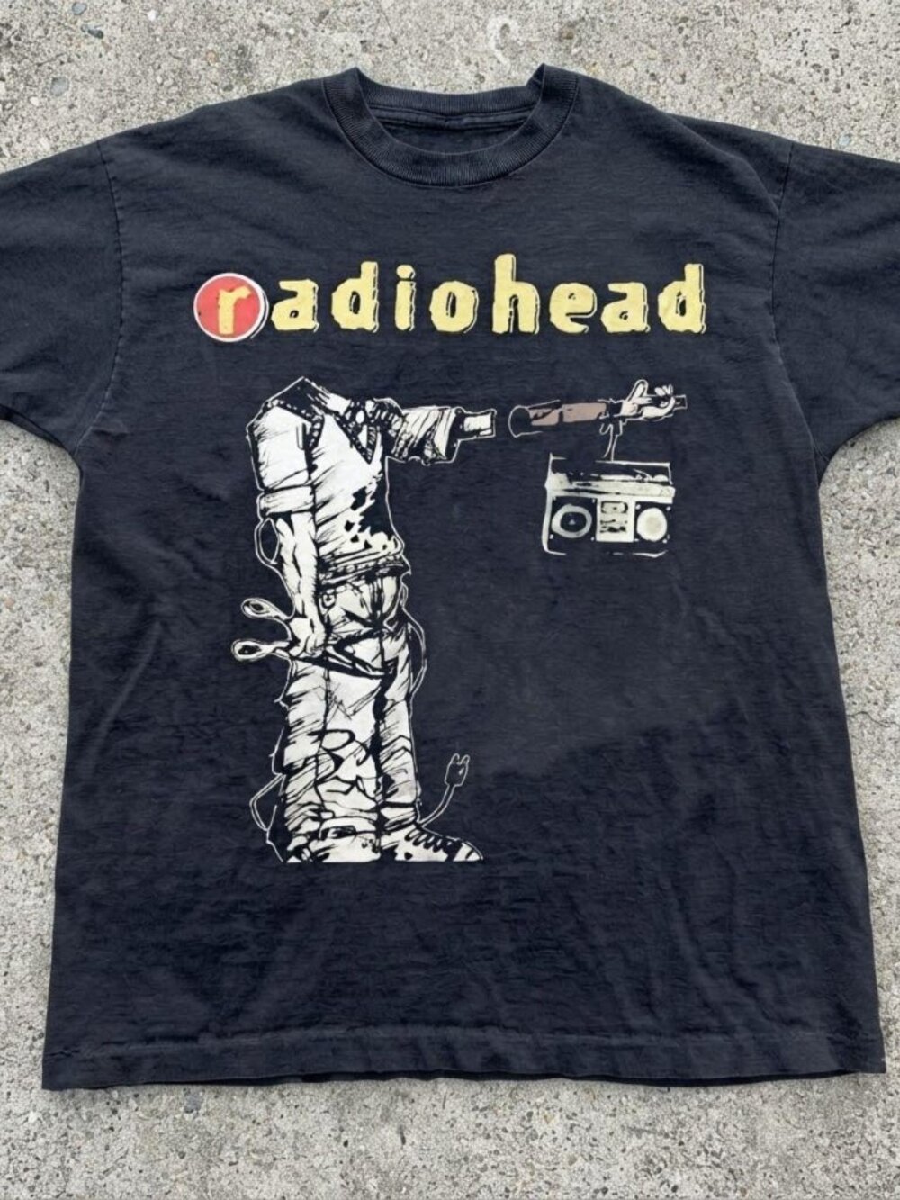 Black Radiohead t-shirt